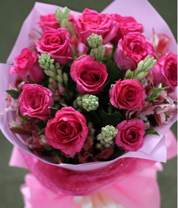 1 Dozen Pink Roses (Round Bouquet)