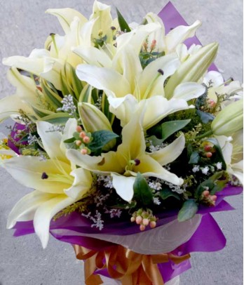 1 Dozen White Lilies