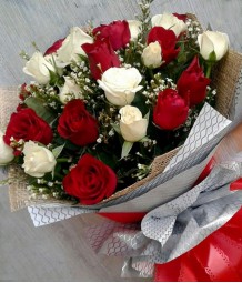2 Dozen Mixed Red and White Roses